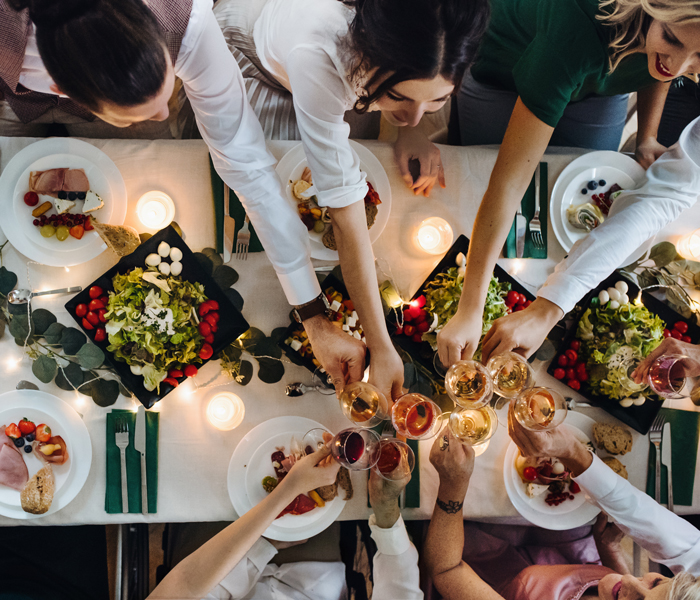 gezellig aan tafel