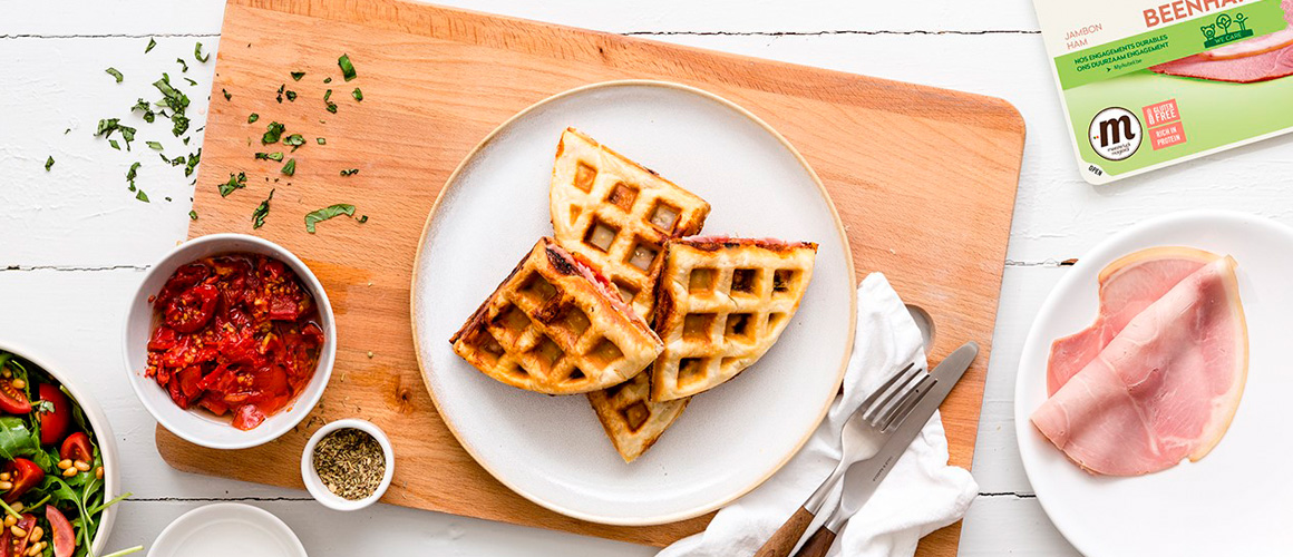 Knapperige wafeltjes met mozzarella en beenham van Aubel®